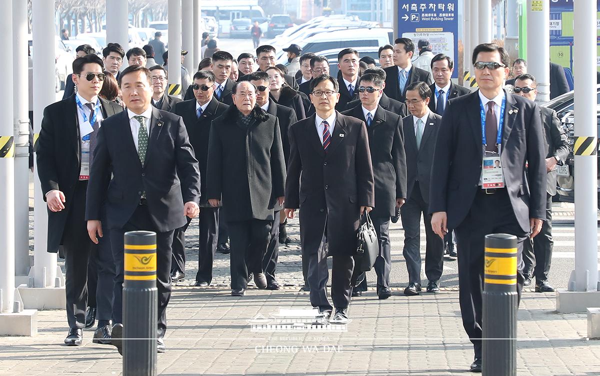 북측 고위급 대표단 인천공항 도착