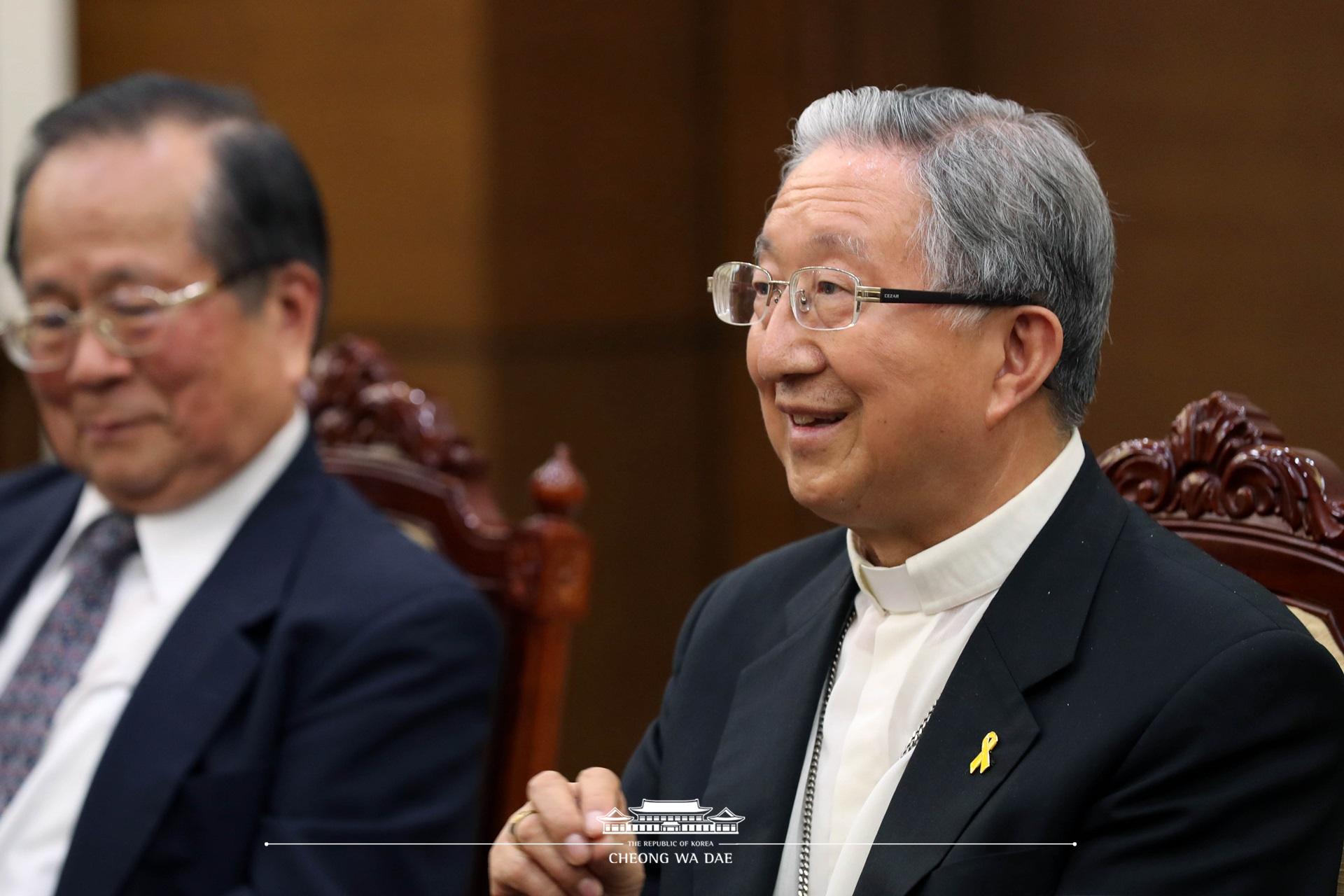 문재인 대통령_교황청특사단 간담회