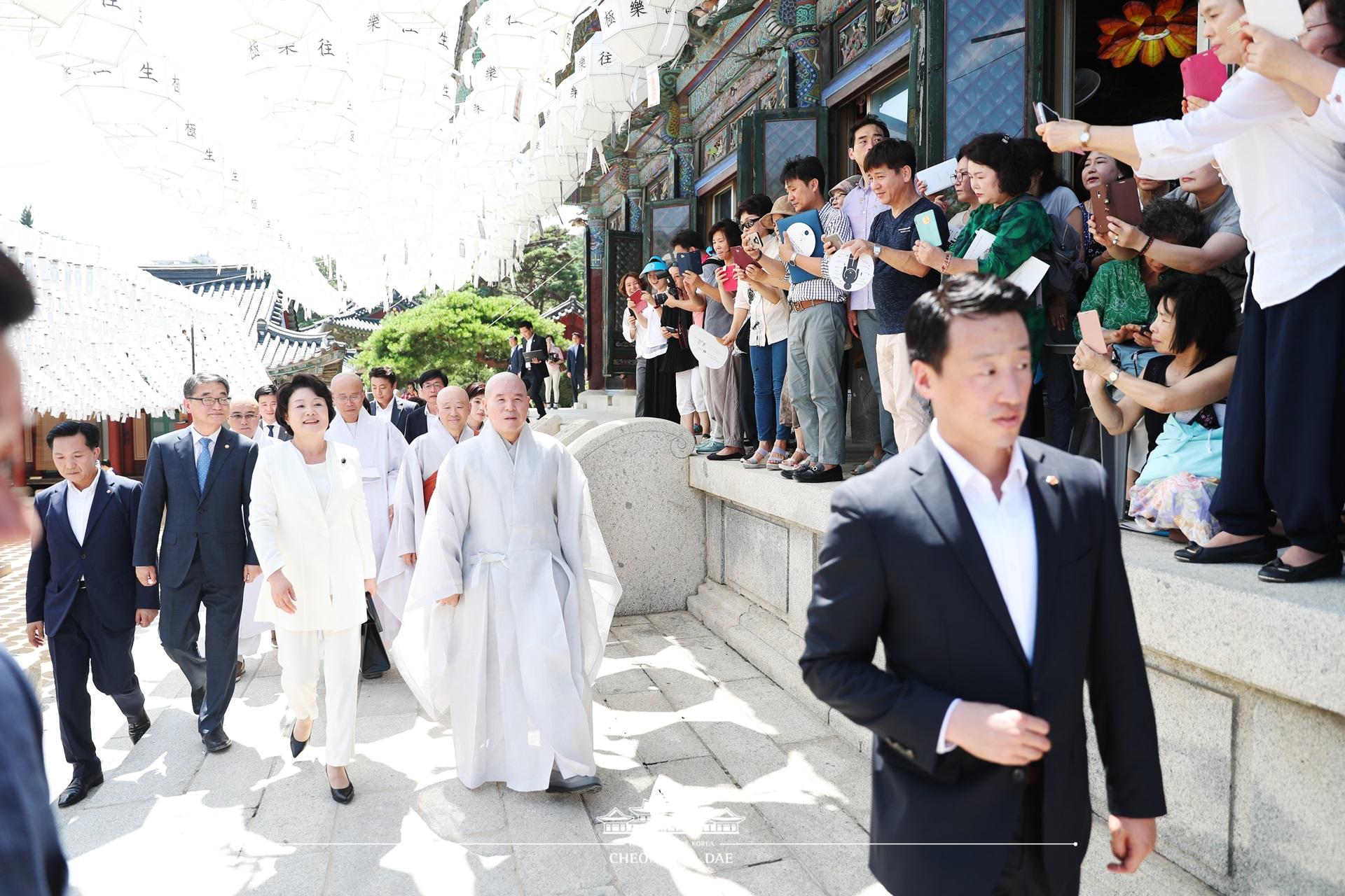 김정숙여사, 봉은사 전통문화 체험관 준공식