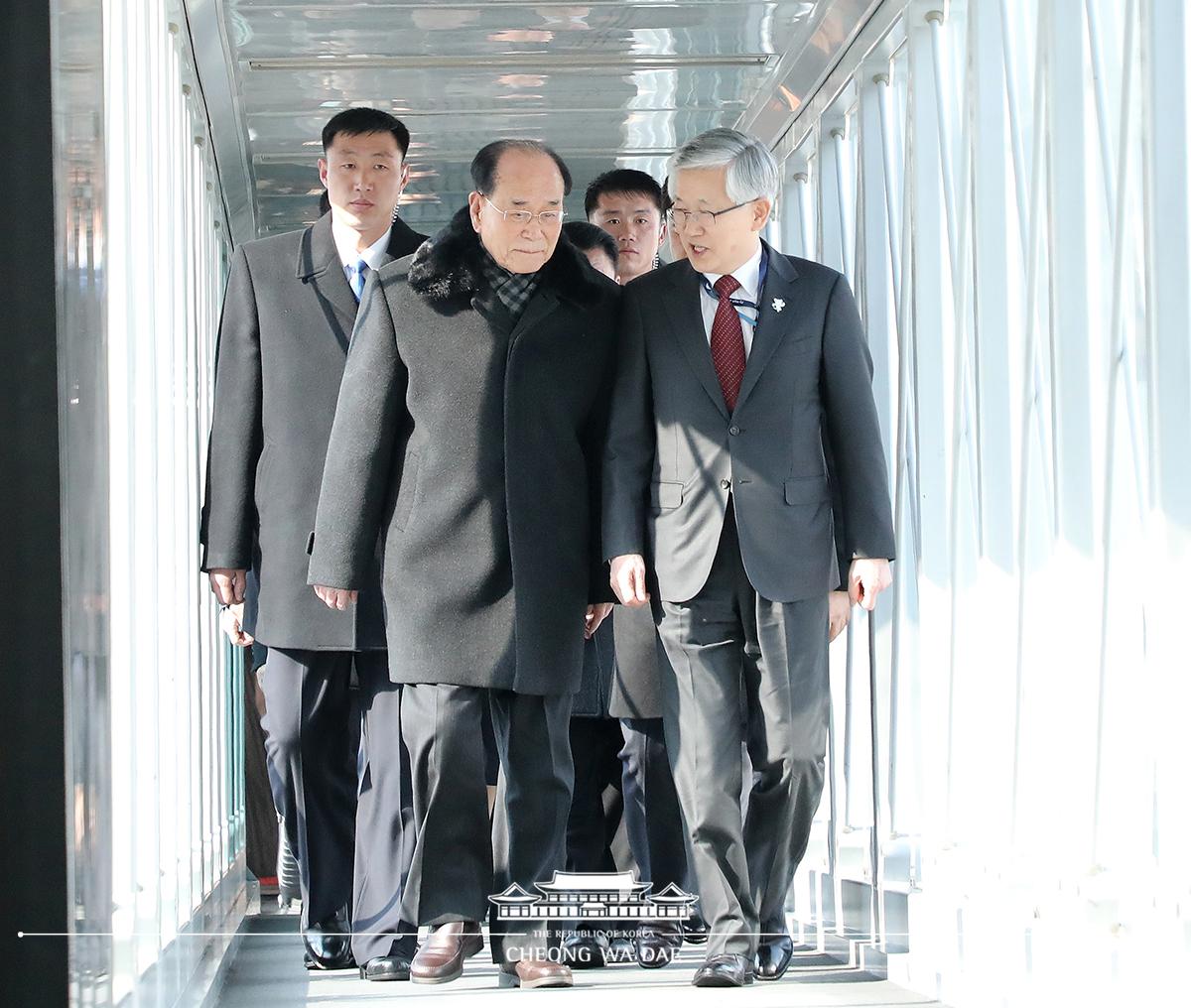 북측 고위급 대표단 인천공항 도착