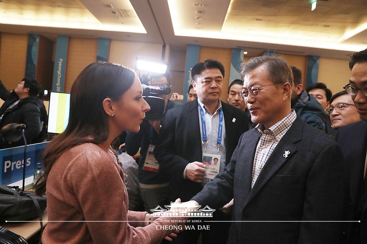 평창동계올림픽 내‧외신 기자 격려