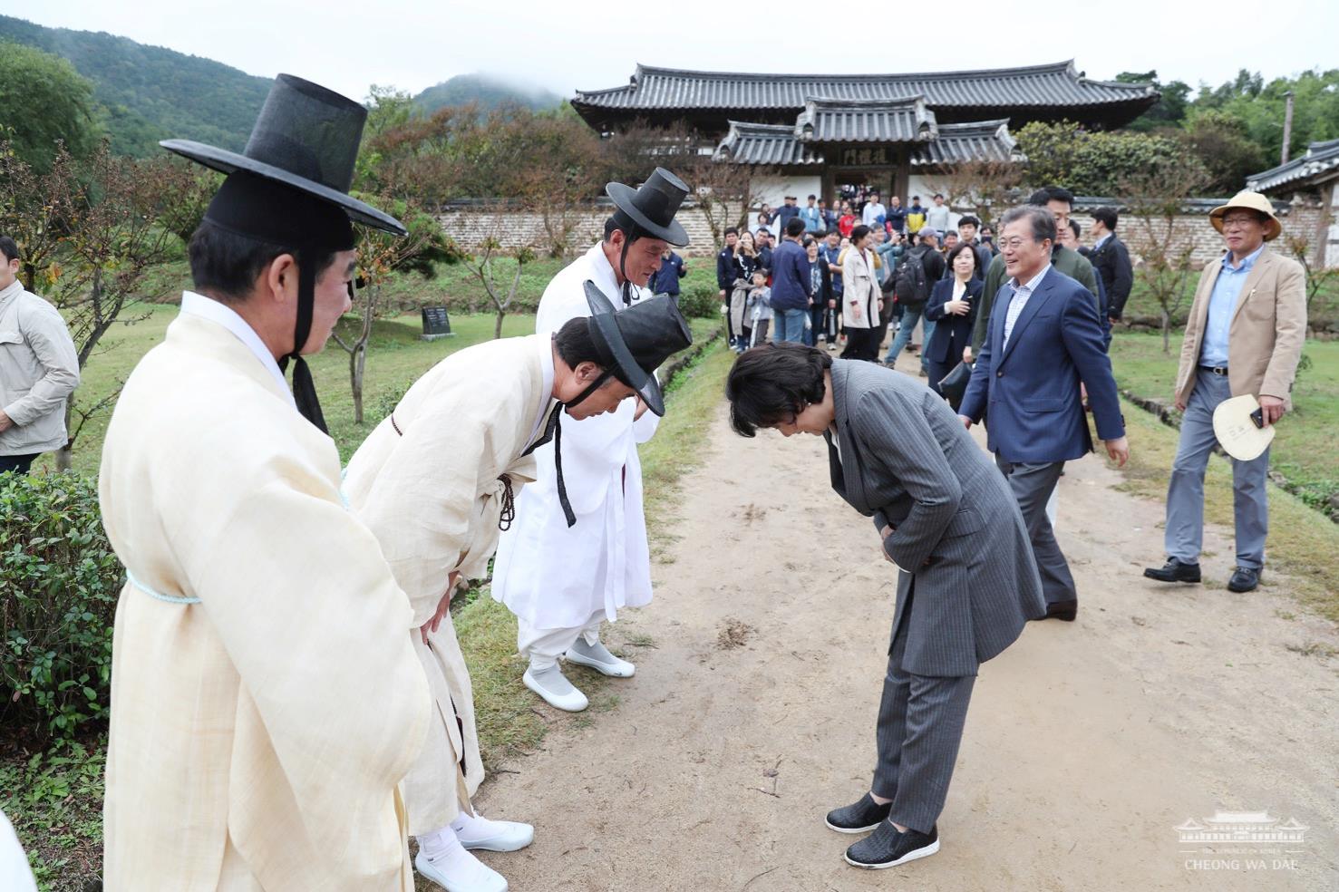 문재인 대통령도 춤추게 한 하회별신굿탈놀이