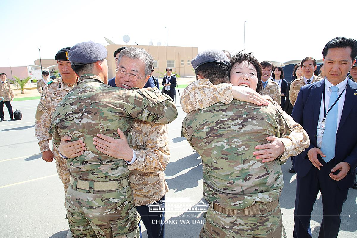 아크 부대 방문