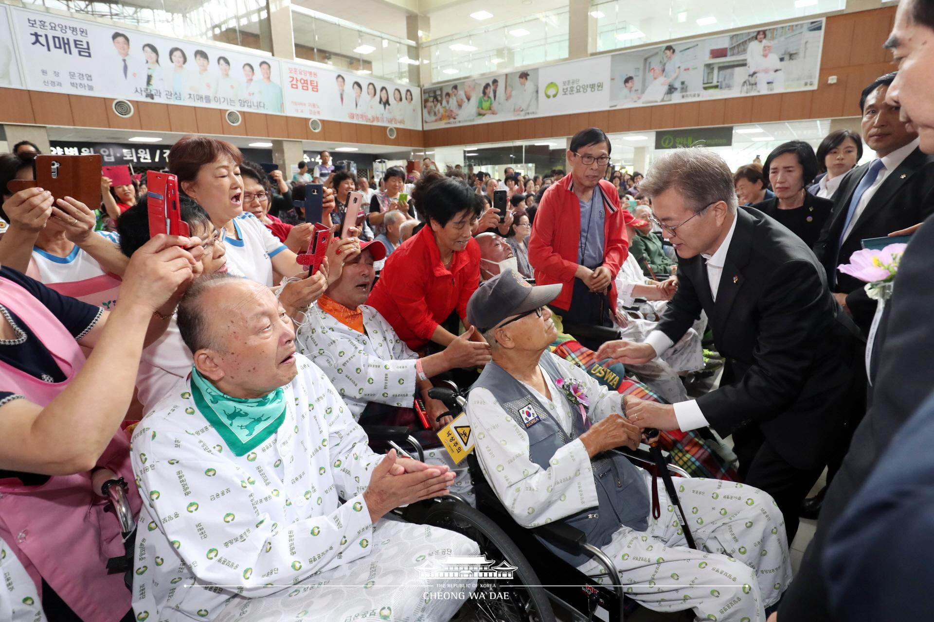 문재인 대통령_중앙보훈병원 방문