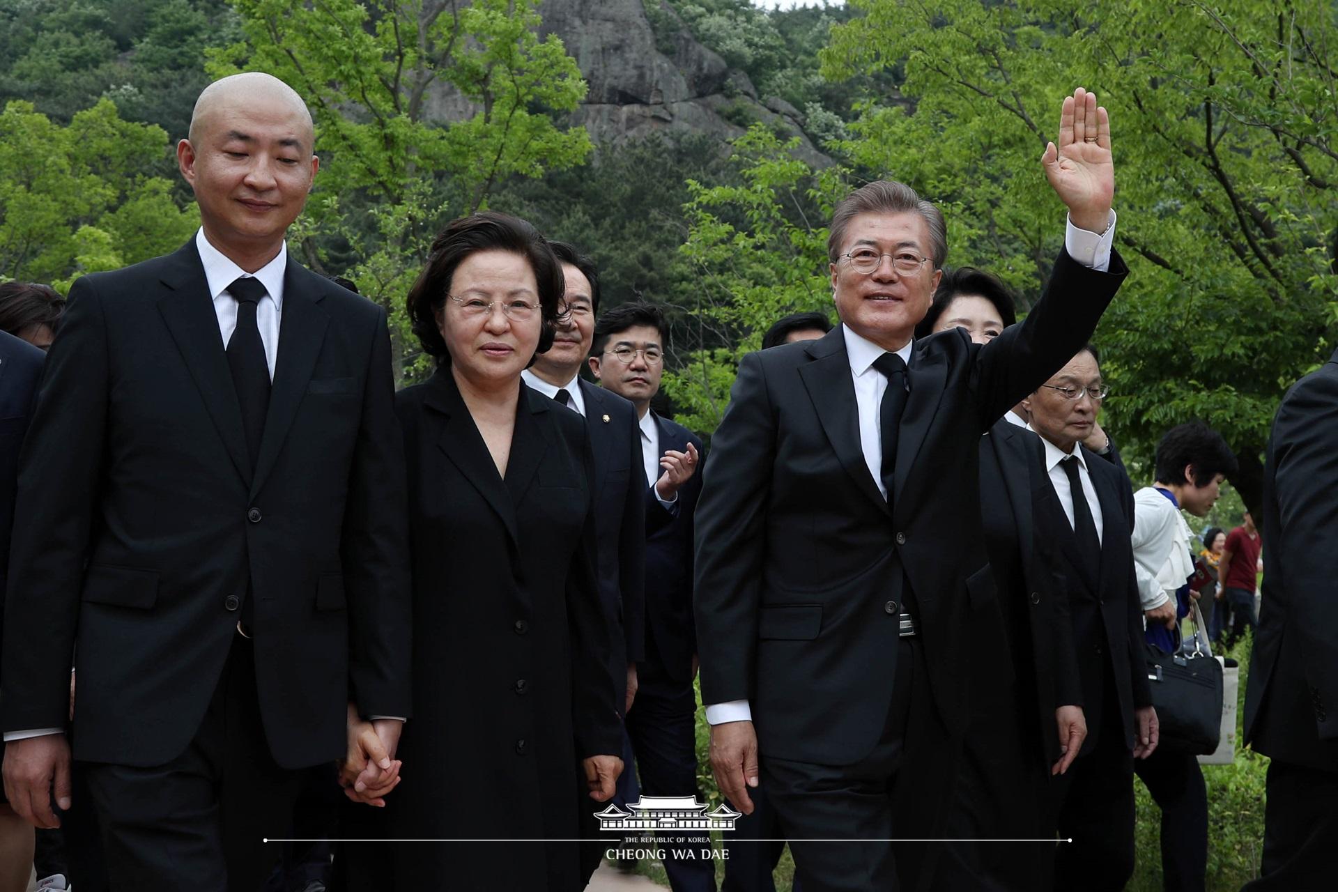 문재인 대통령_김정숙 여사_노무현 대통령 추모식