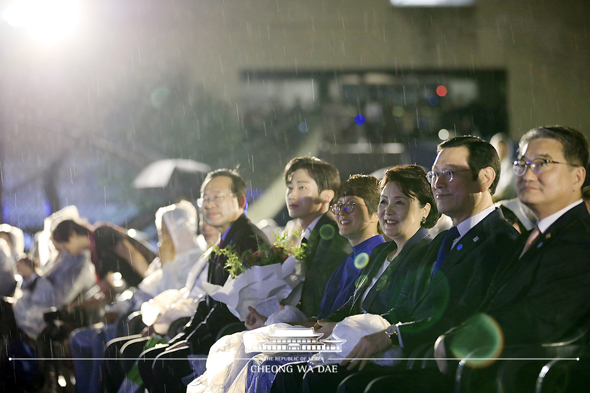 김정숙 여사, 광주 비엔날레 개막식