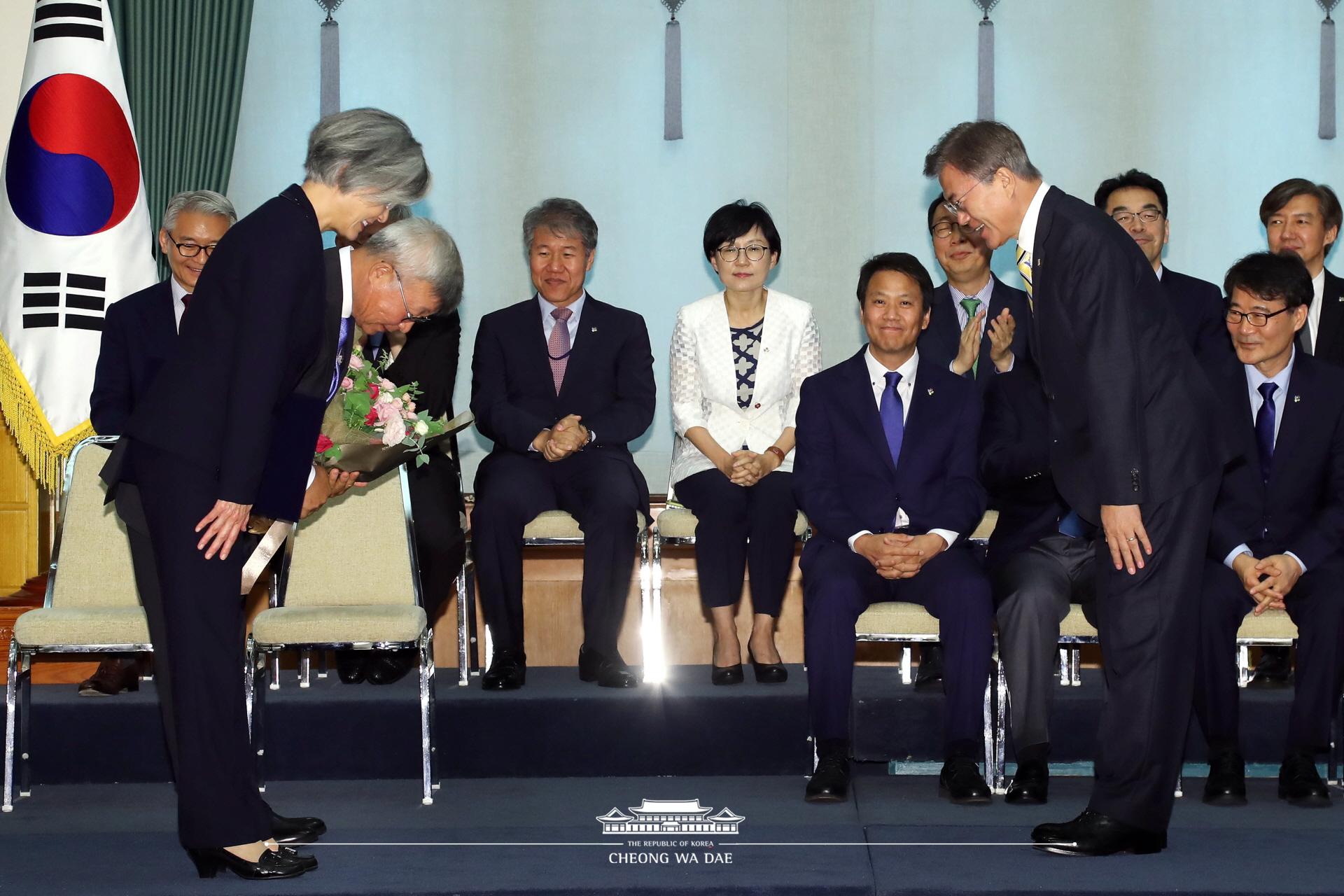 문재인 대통령_강경화 외교장관 임명식