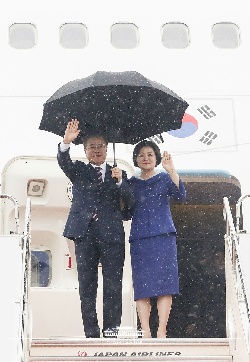 오사카 공항 도착 행사