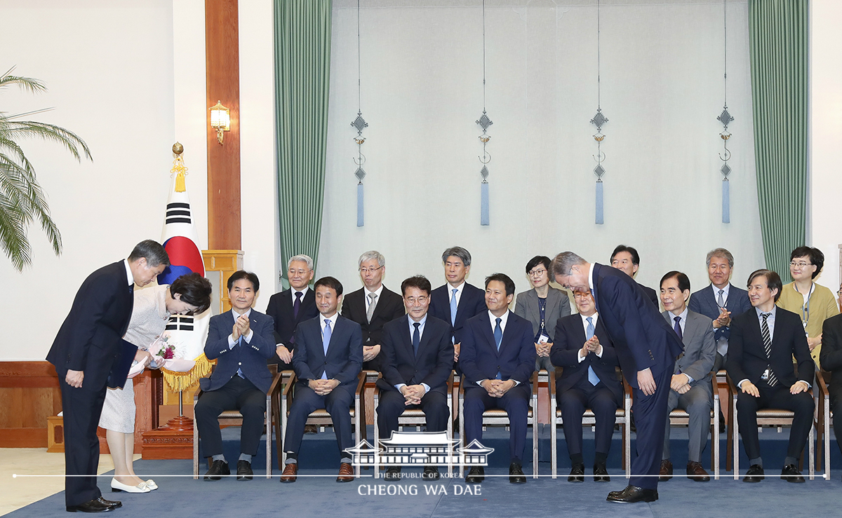 신임 국방부 장관 등 임명장 수여식