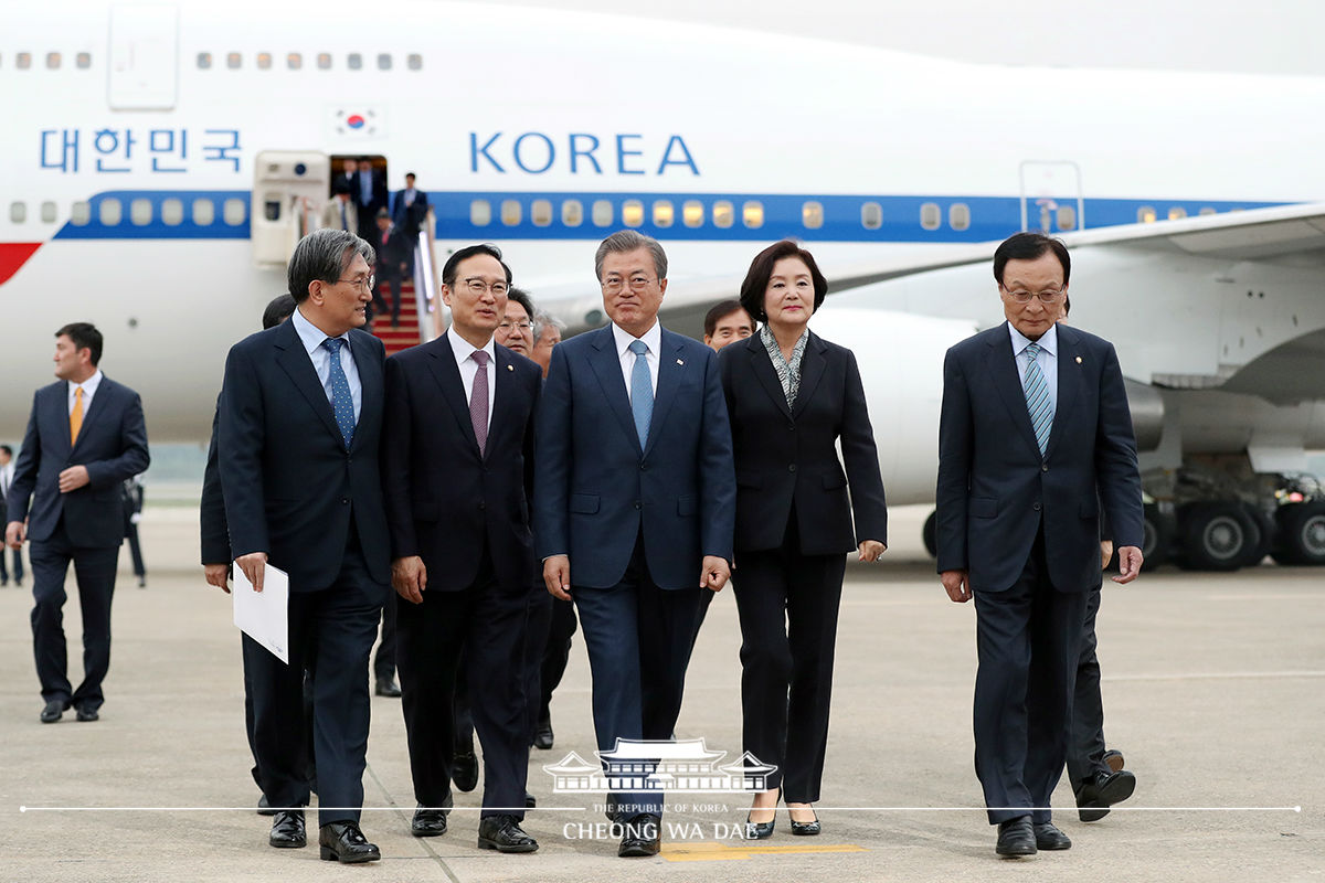 서울 공항 도착 행사