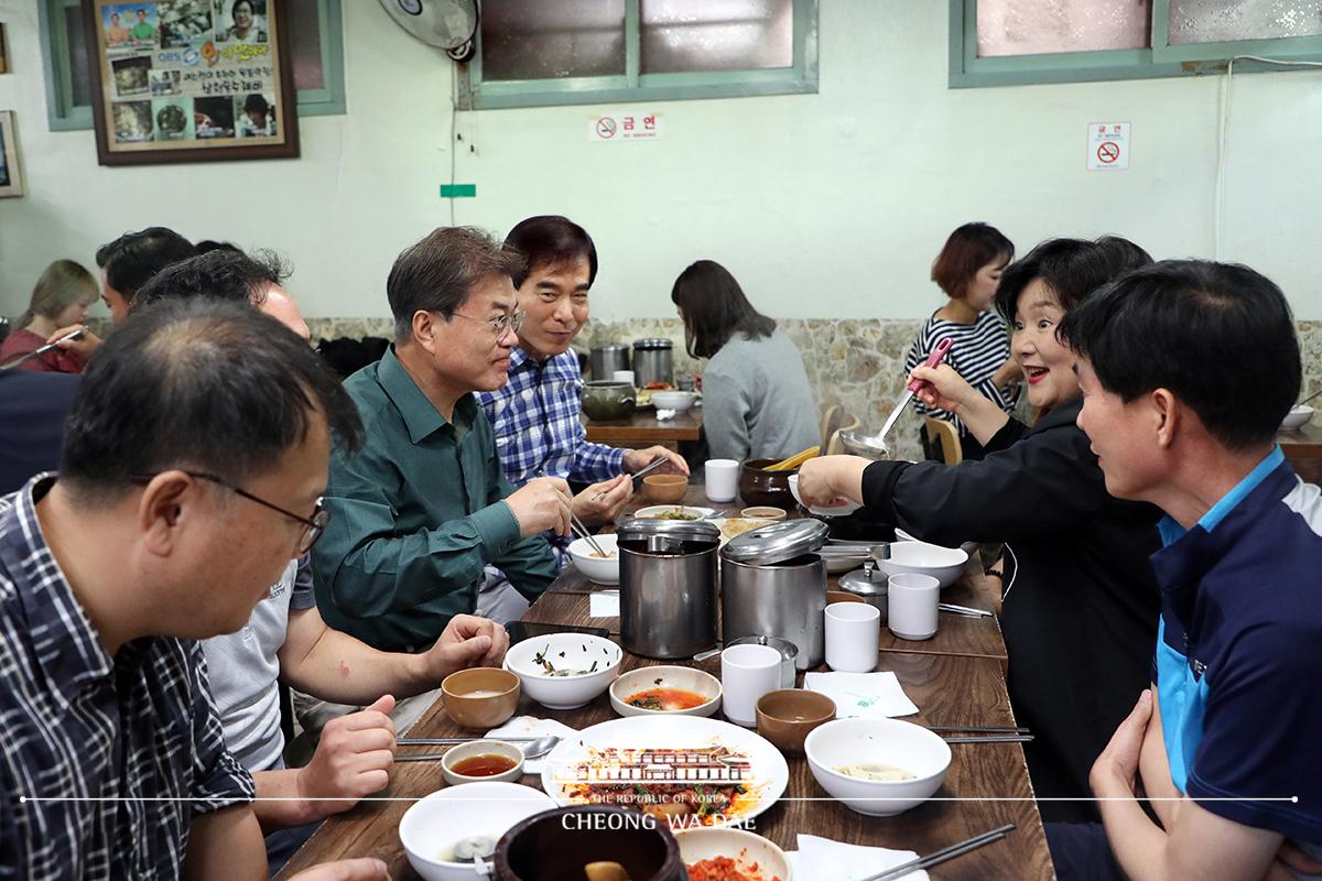 [취임1년] 사진으로보는 김정숙여사 1년