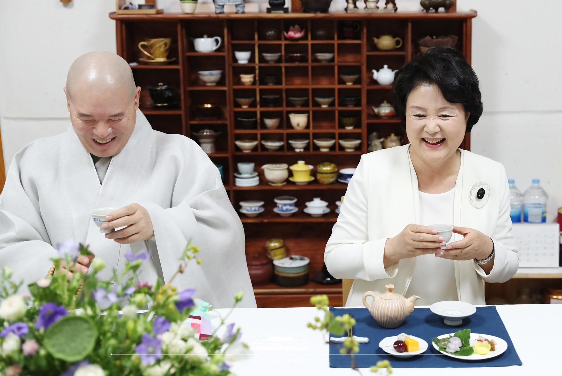 김정숙여사, 봉은사 전통문화 체험관 준공식