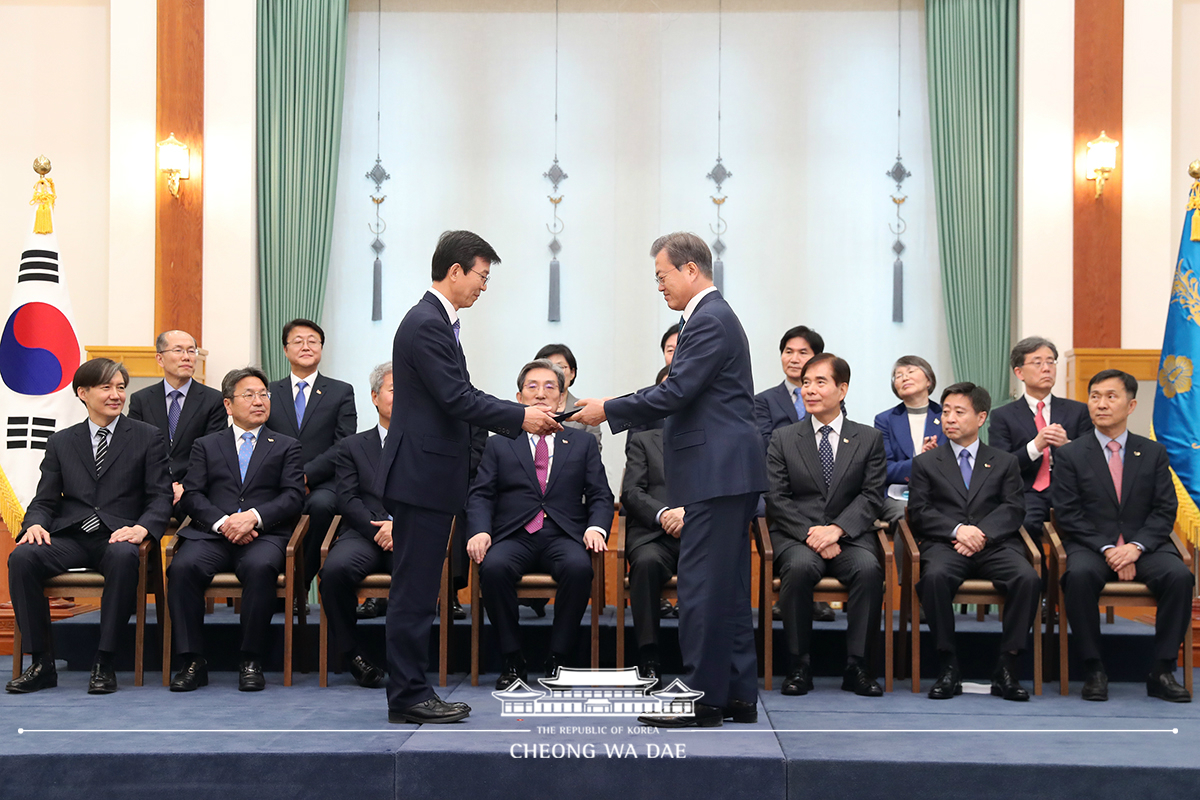 신임 장관 임명장 수여식