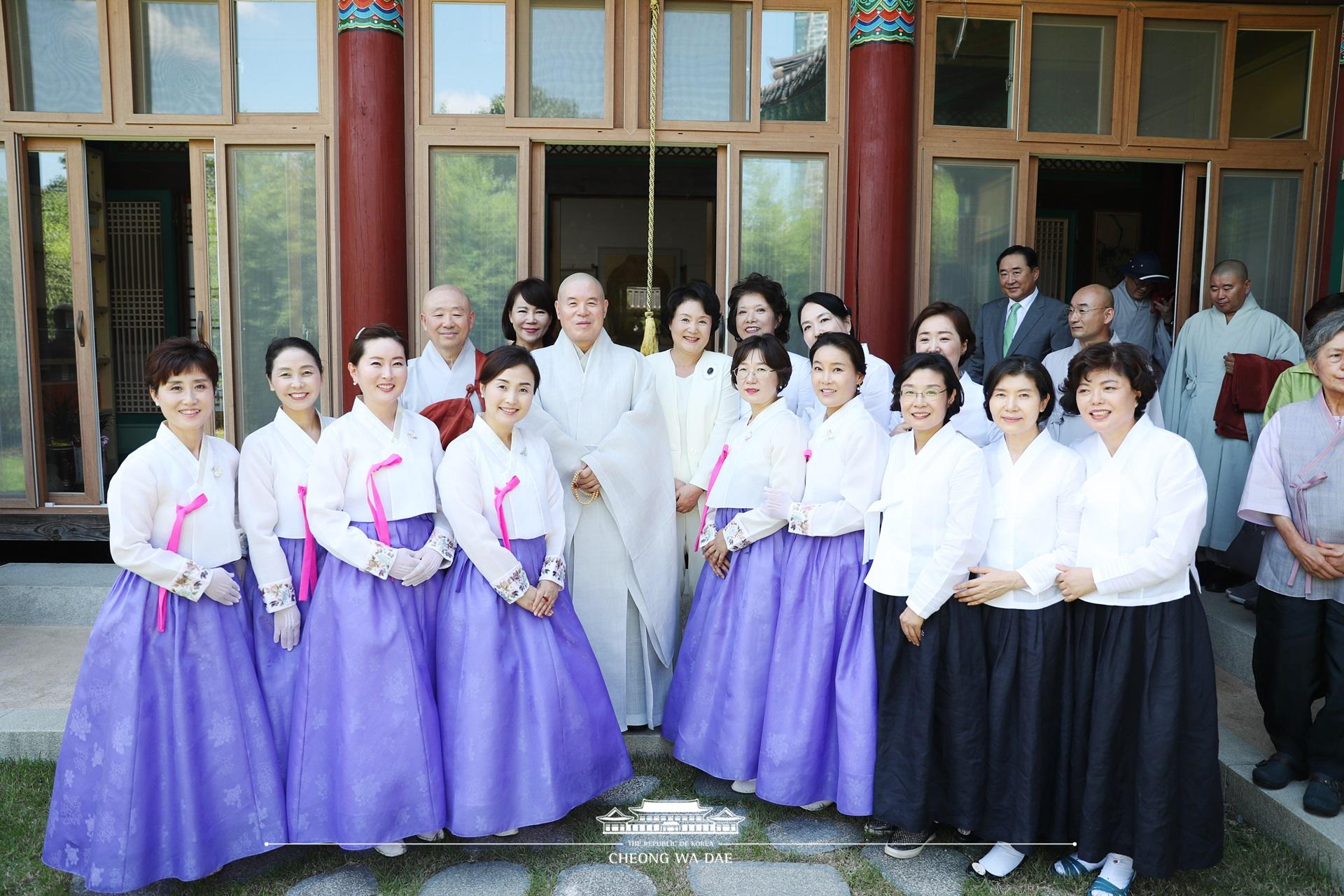 김정숙여사, 봉은사 전통문화 체험관 준공식