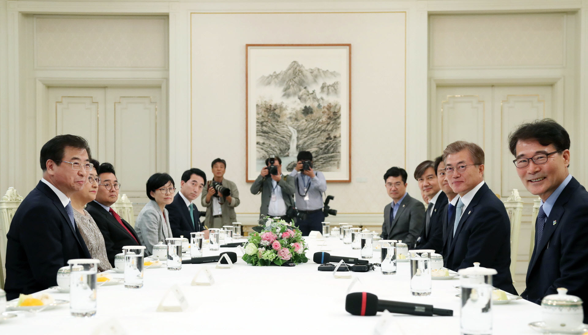 국가정보원장 임명장 수여 및  한-덴마크 정상 간 통화 결과 브리핑