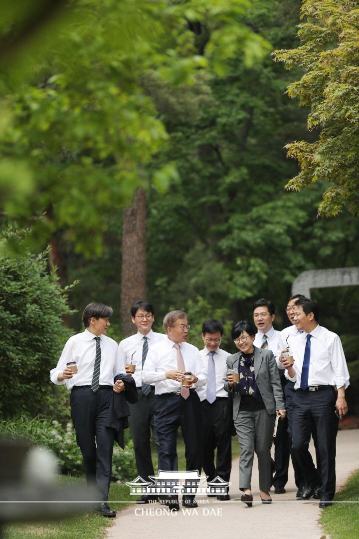 문재인대통령_신임수석비서관산책