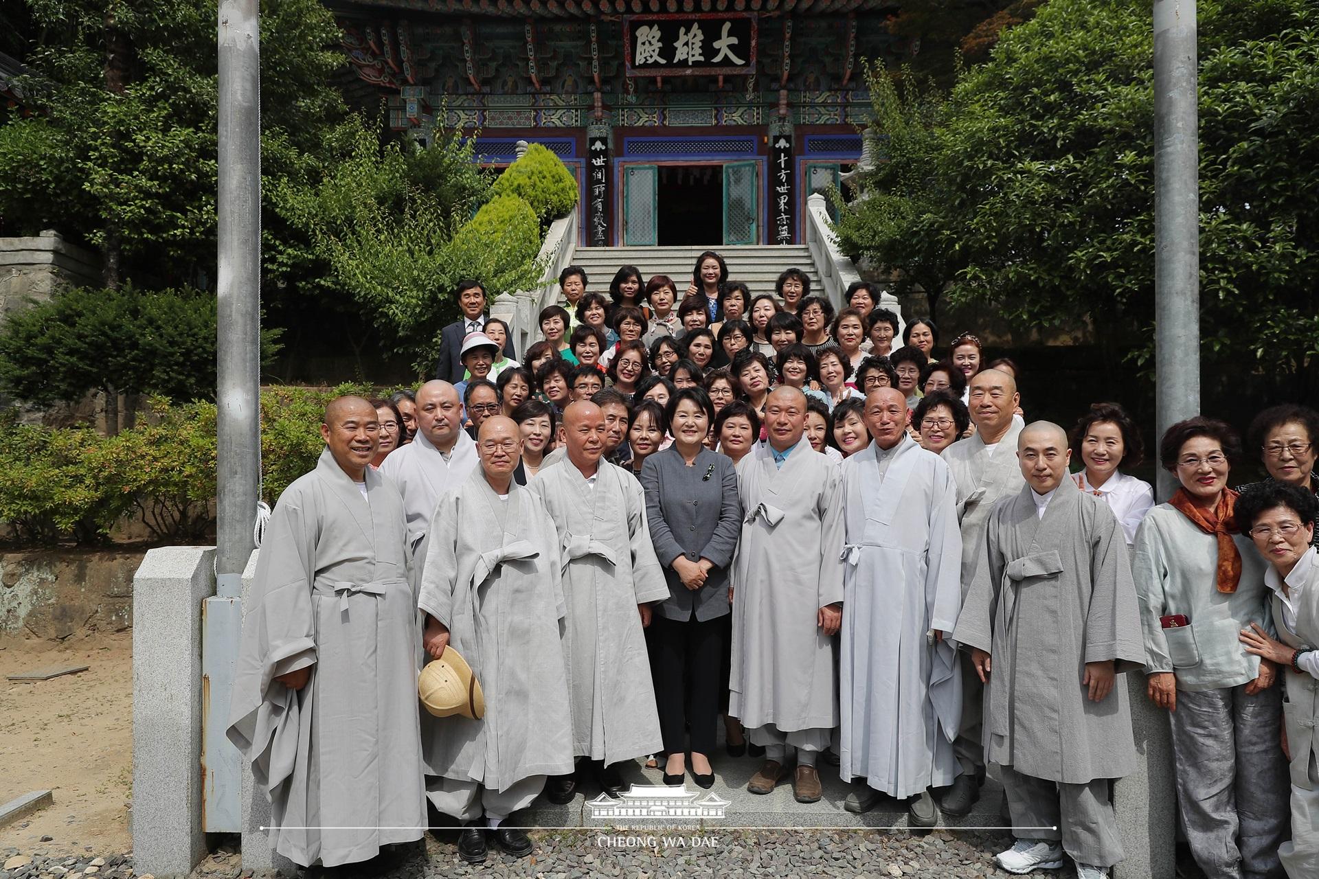 김정숙 여사_진주 호국사