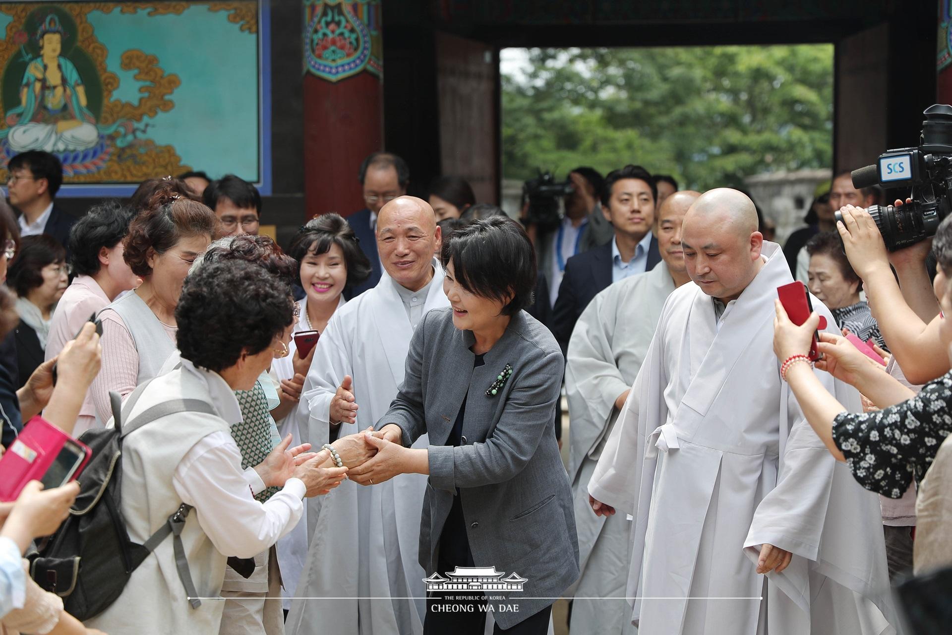 김정숙 여사_진주 호국사