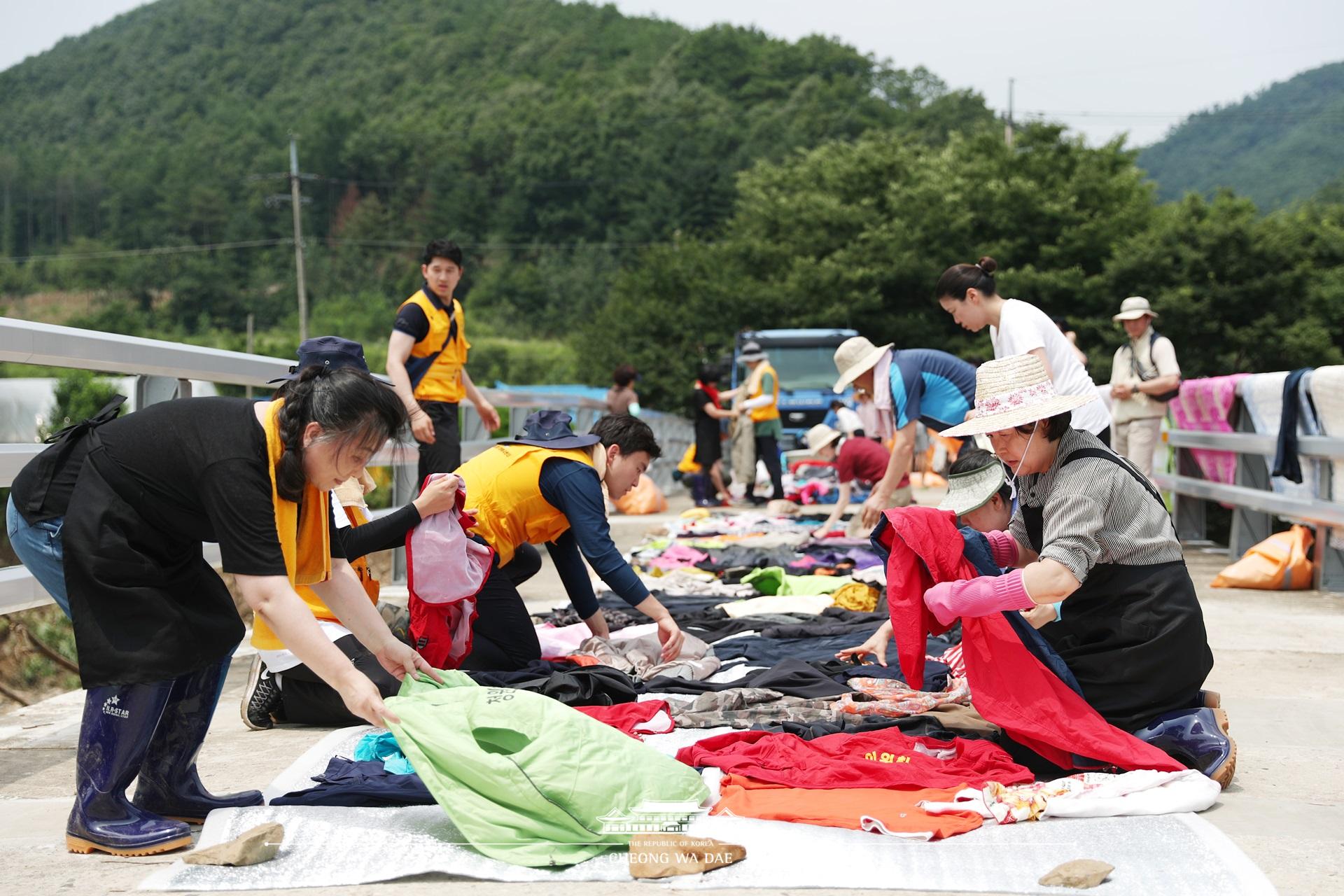 김정숙 여사, 청주 수해 피해지역 봉사