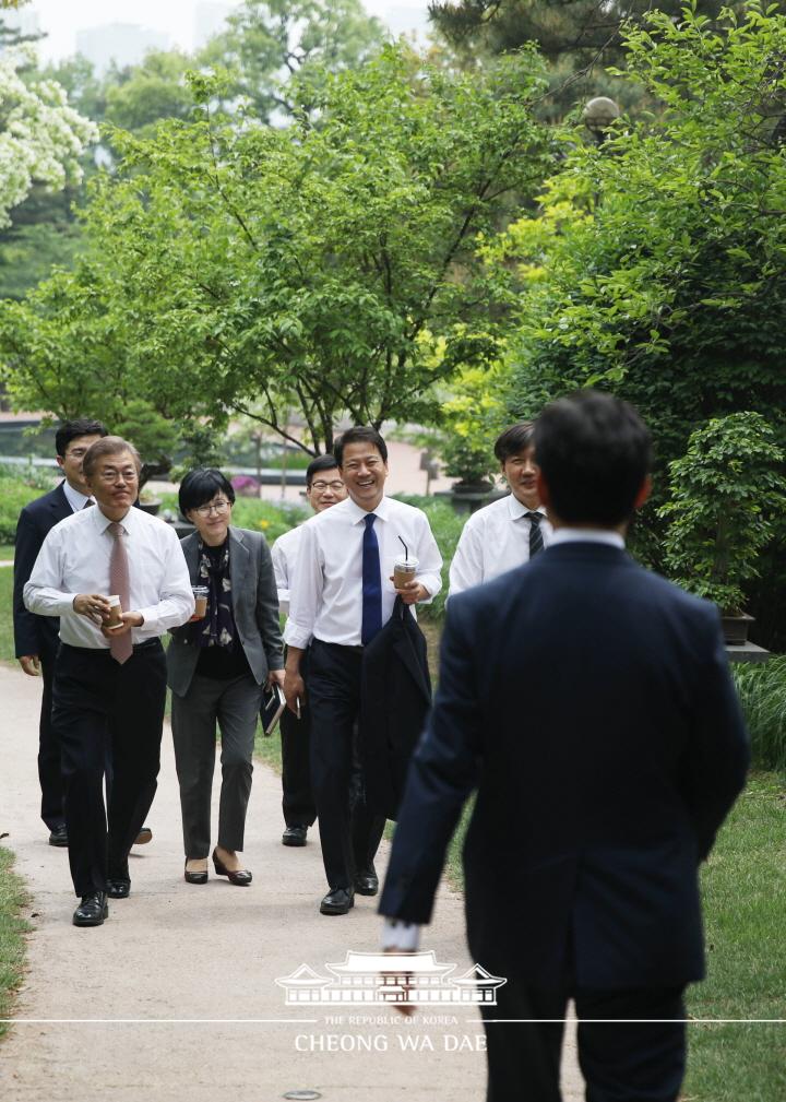 문재인대통령_신임수석비서관산책