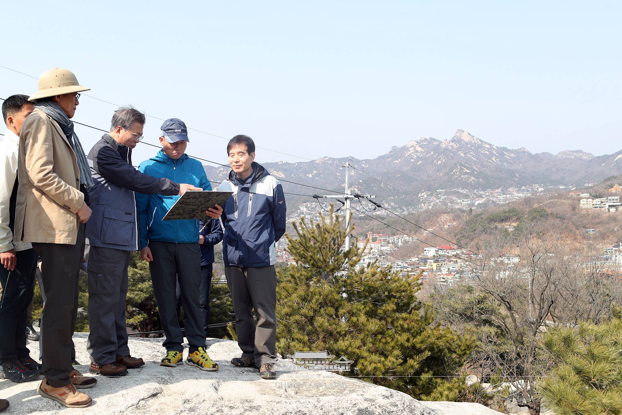 인왕산 반세기만에 온전히 시민 품으로