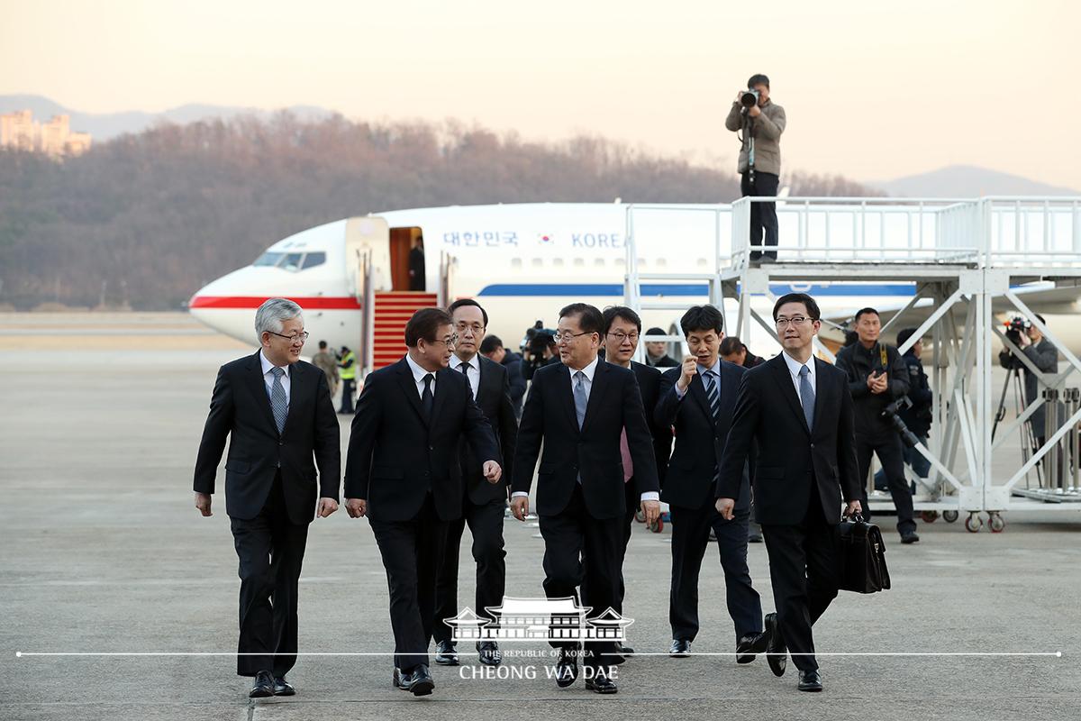 대북 특별사절 대표단 공항 도착