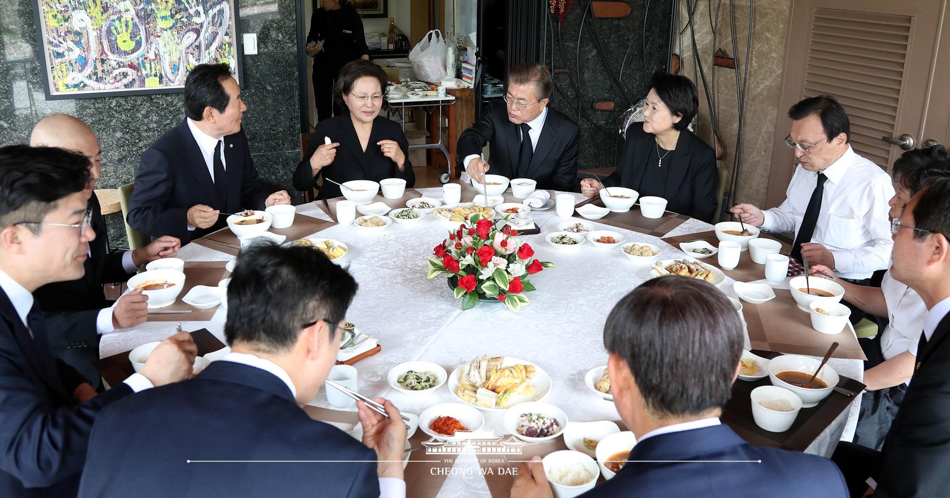 문재인 대통령_김정숙 여사_노무현 대통령 추모식