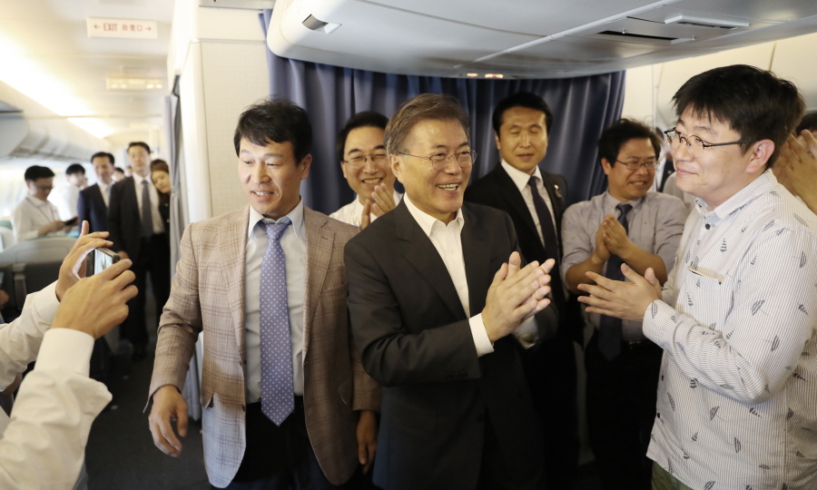 G20_한국 오는 비행기안