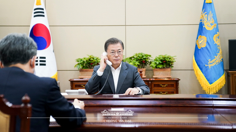 ‘빌 게이츠’ 빌&멜린다 게이츠 재단 이사장과 전화 통화	