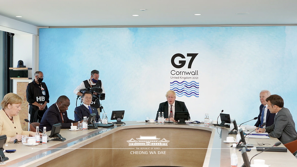 G7 정상회의에서 선도발언을 통해 한국의 탄소중립 의지와 구체적 행동계획을 밝혔습니다