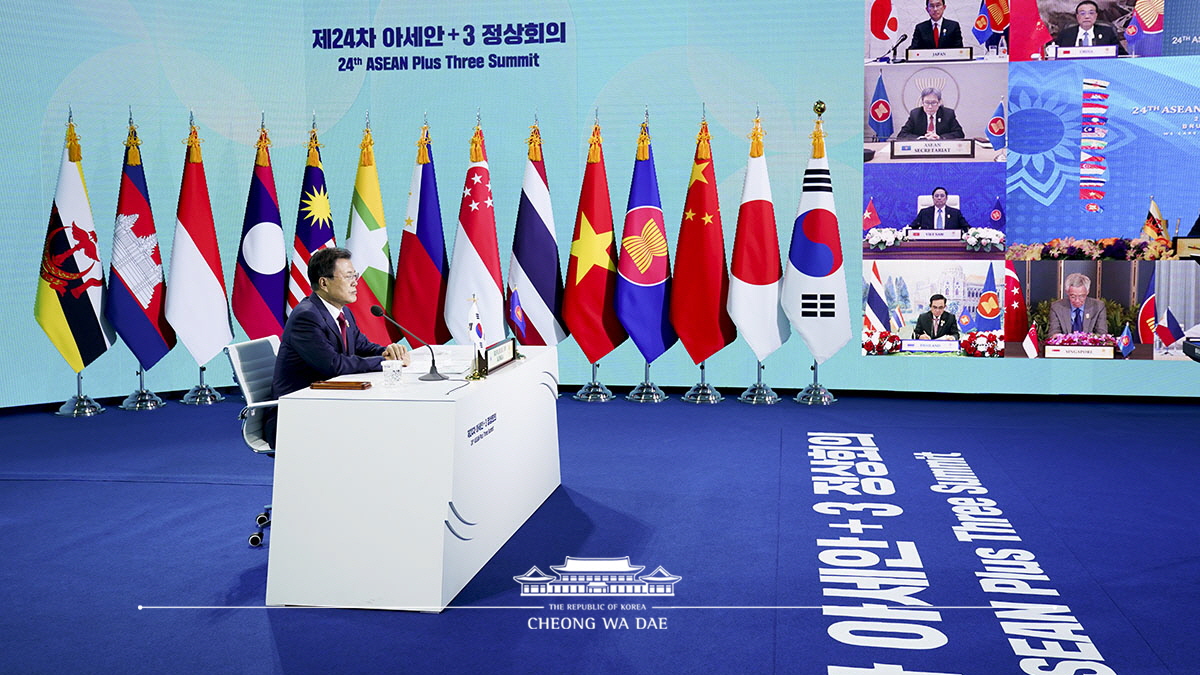 일본 기시다 총리, 중국 리커창 총리와 ‘아세안+3 정상회의’를 가졌습니다