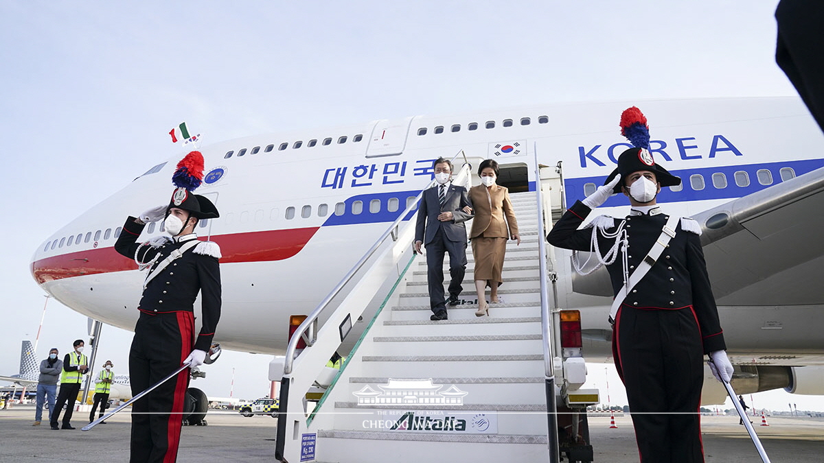 로마 공항 도착 행사