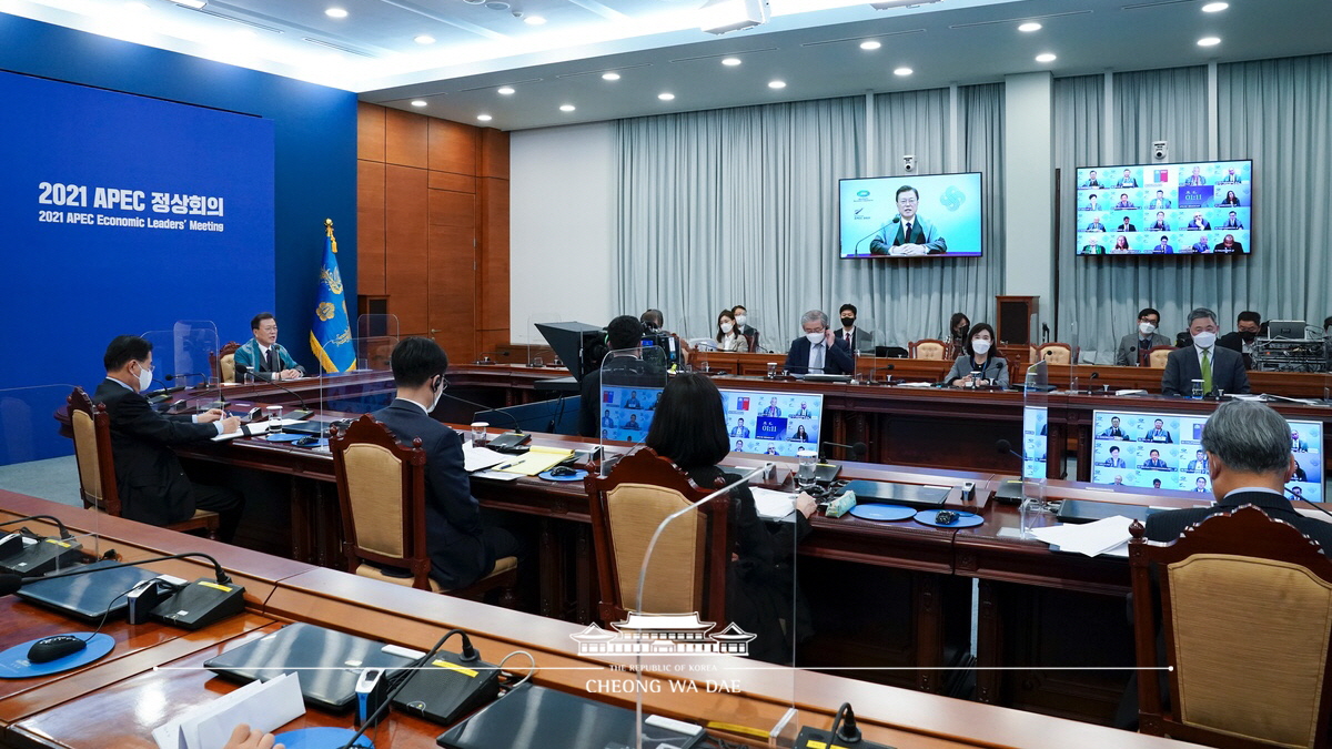 APEC 정상회의 참석해 코로나19 위기의 포용적 회복과 번영에 대해 논의했습니다