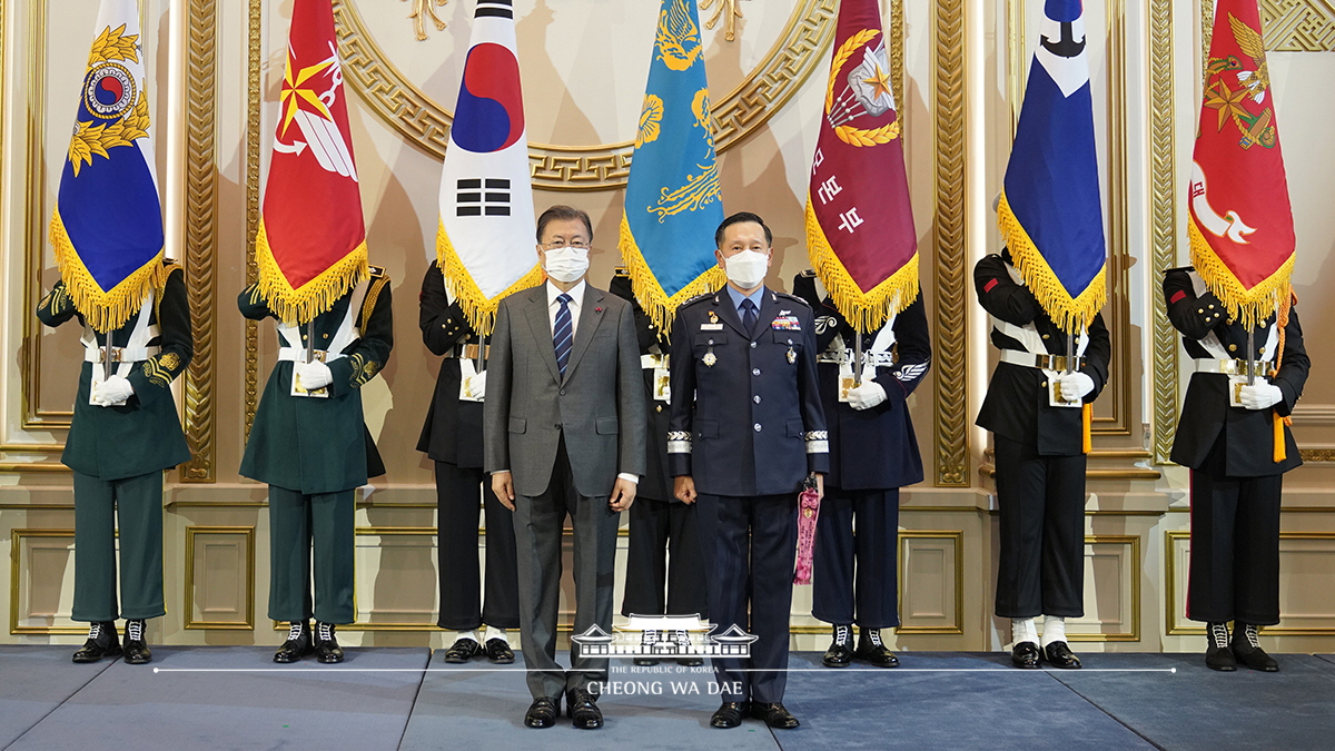 안보는 늘 중요하지만 정부가 교체되는 시기, 새 정부가 안착되는 시기에는 더욱 중요합니다