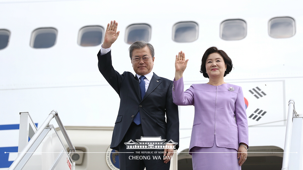 알마티 공항 도착 행사