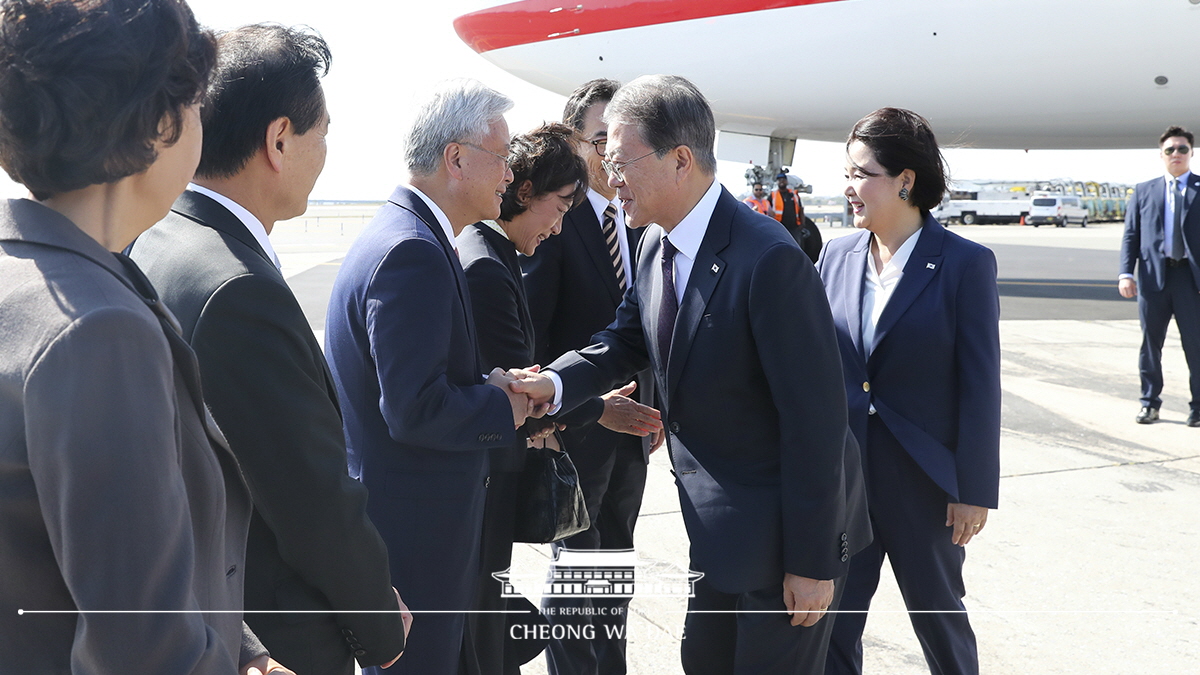 뉴욕 공항 도착 행사