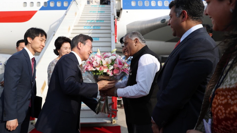 인도 공항 도착 행사