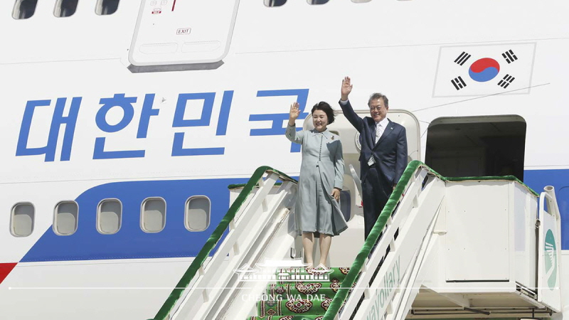 투르크멘바시 공항 출발 행사