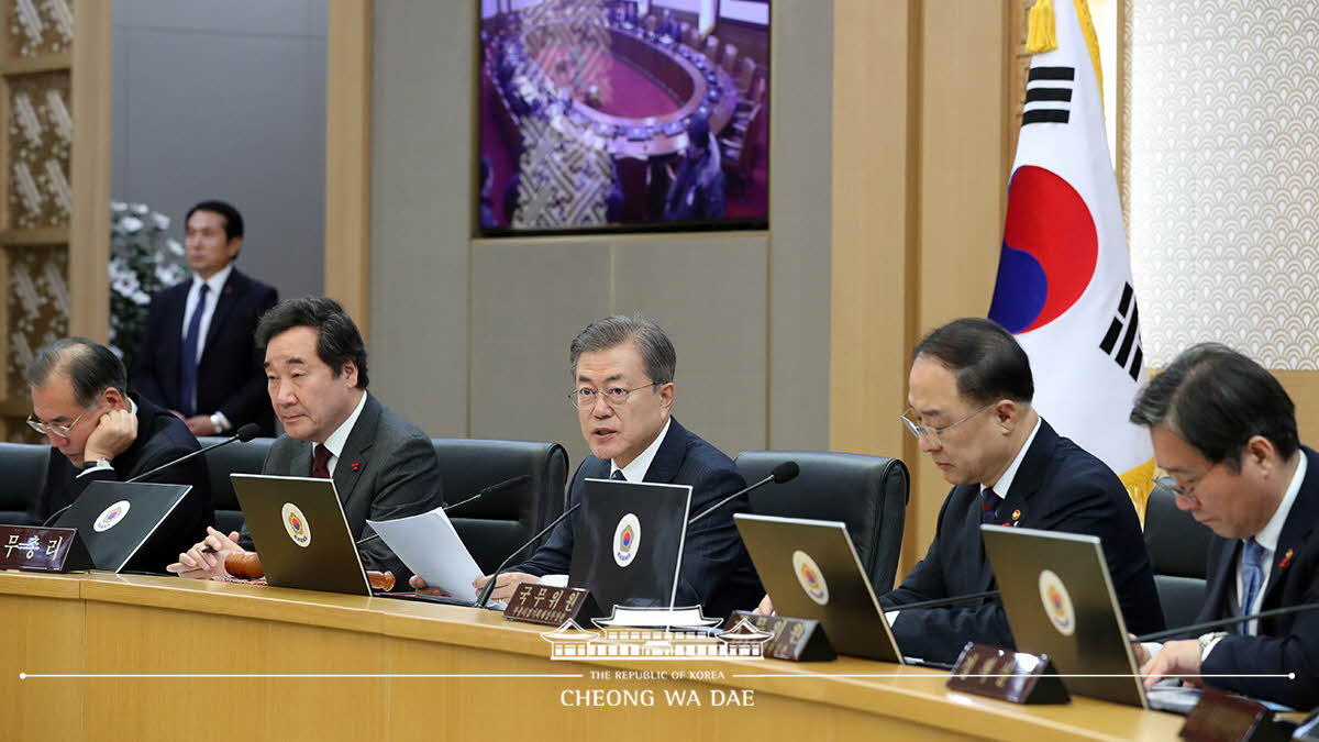 제 52회 국무회의, 세종시와 서울을 연결한 화상회의로 진행했습니다