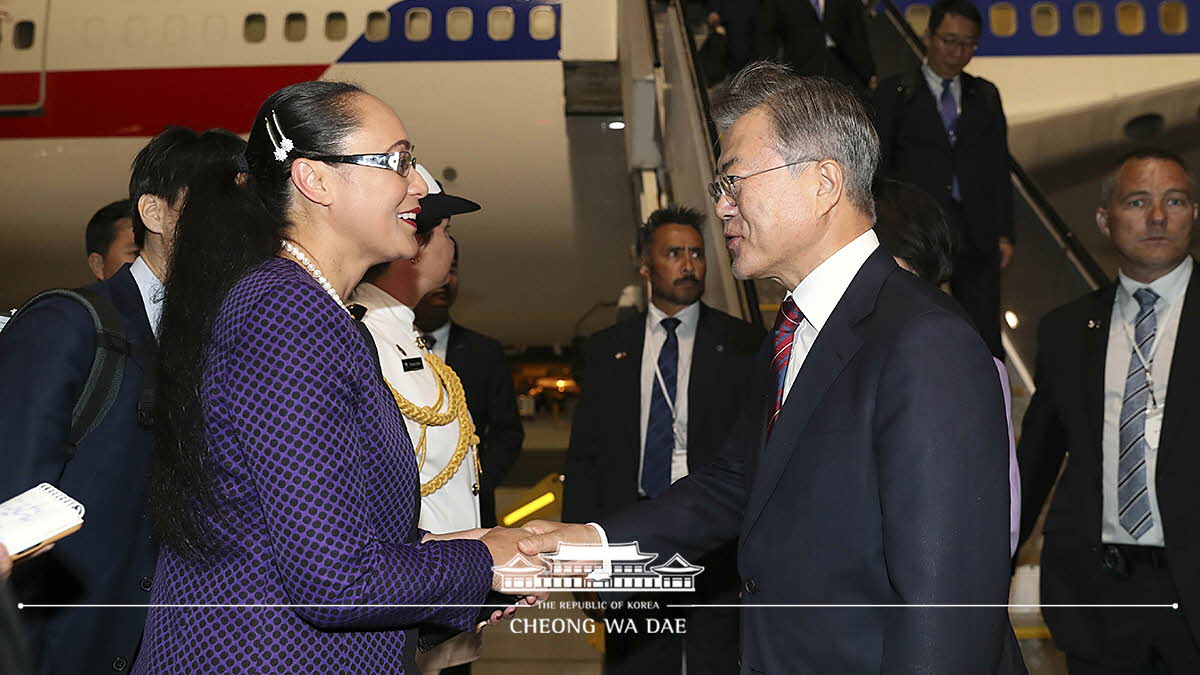 오클랜드 공항 도착 행사