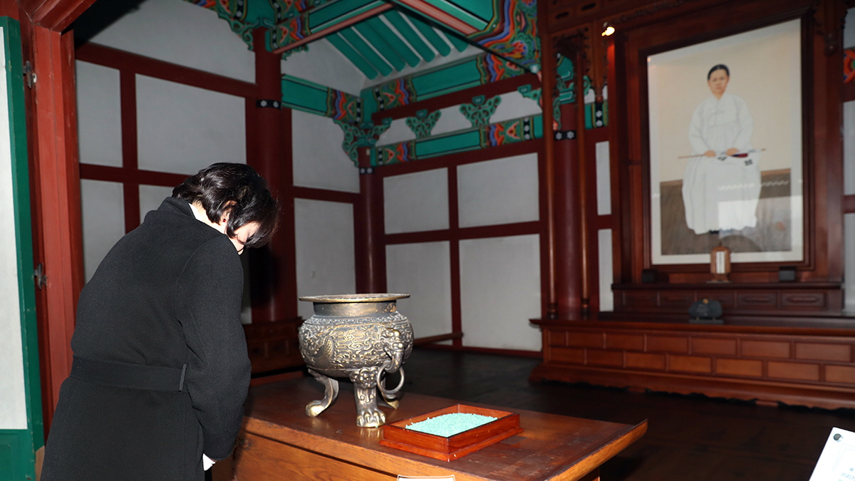 김정숙 여사, 유관순 열사 추모각 참배 및 3.1운동 100주년 기념전야제 참석