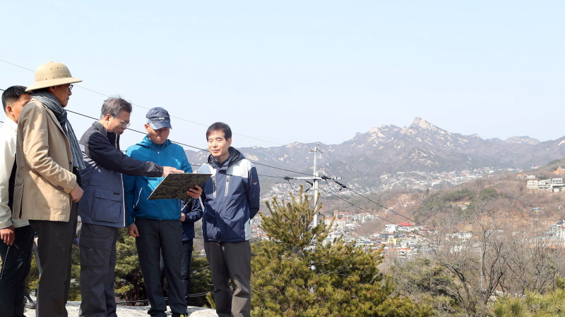 인왕산 반세기만에 온전히 시민 품으로