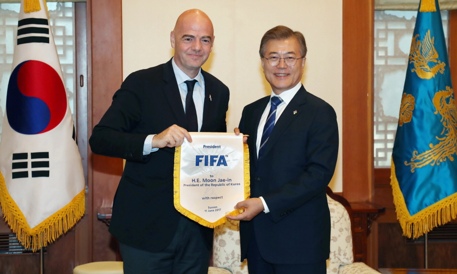 문재인 대통령_인판티노 FIFA회장_접견