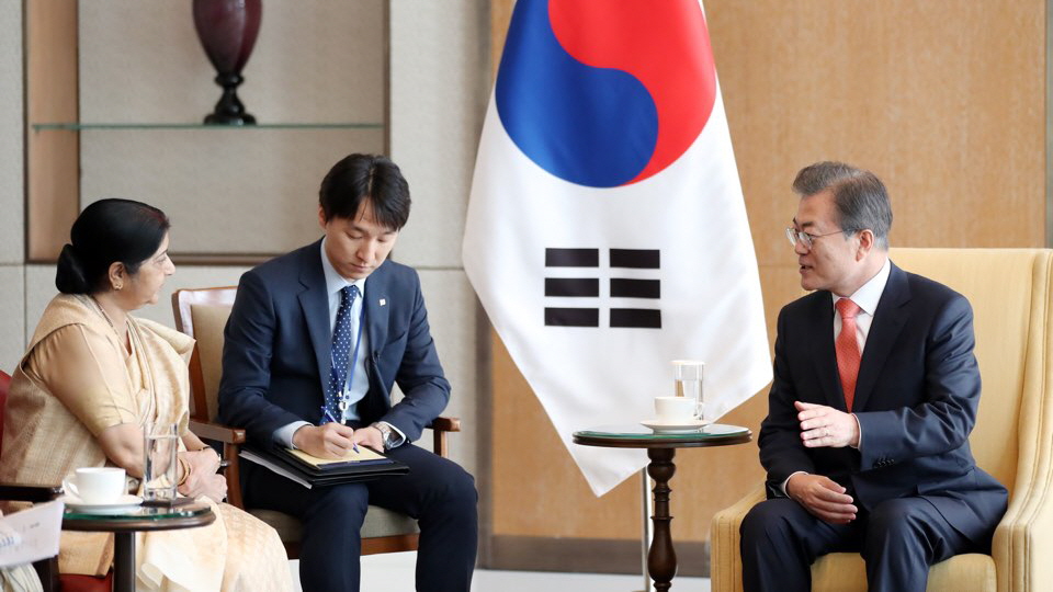 ‘스와라지’ 외교장관 접견