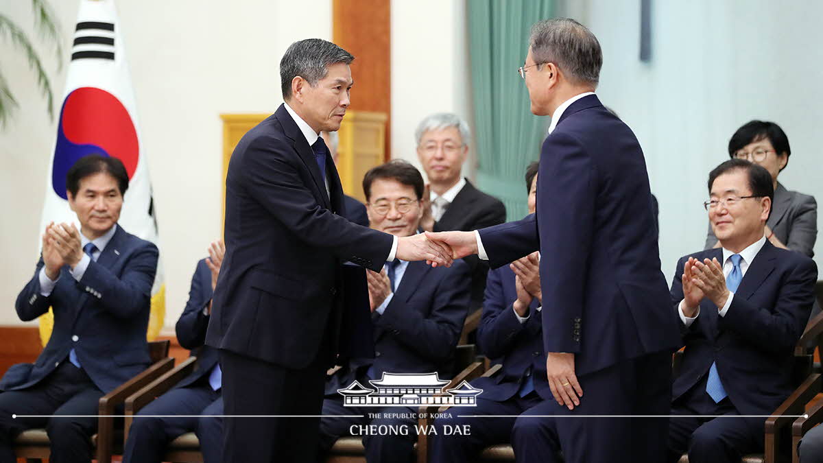 신임 국방부 장관 등 임명장 수여식