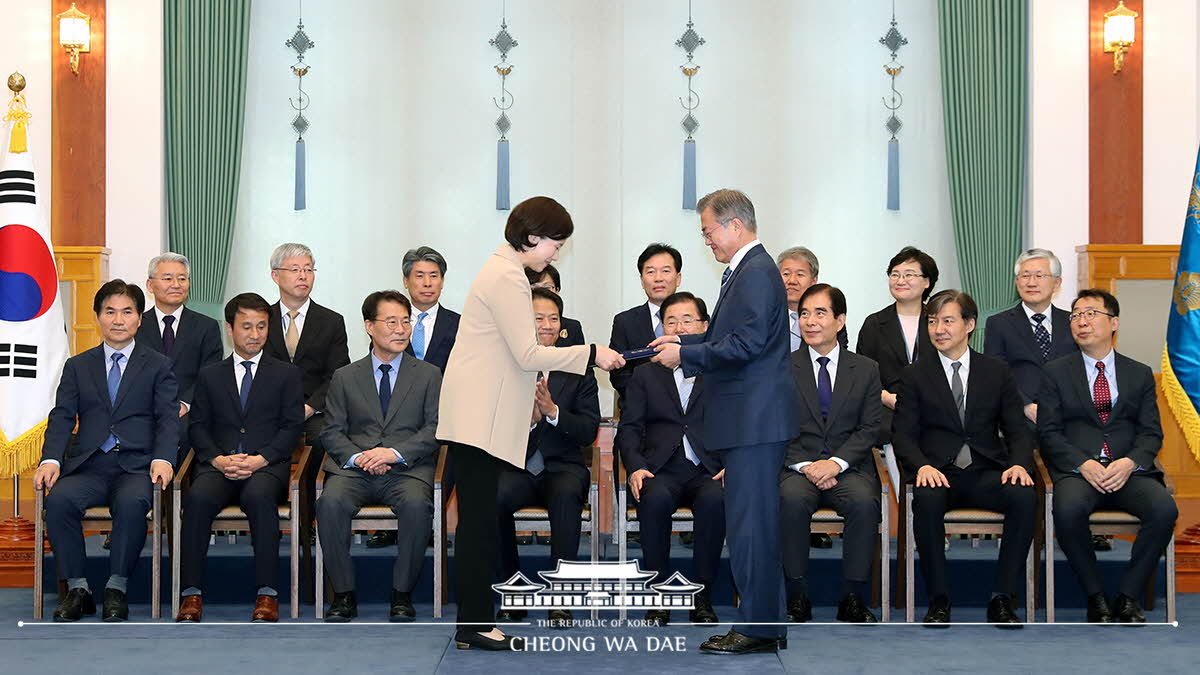 신임 사회부총리 겸 교육부 장관 임명장 수여식