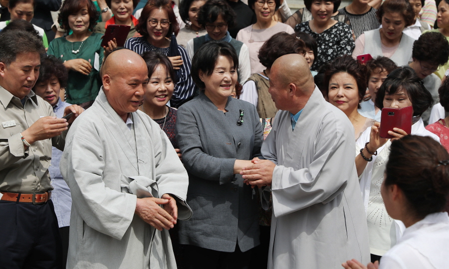 김정숙 여사_진주 호국사