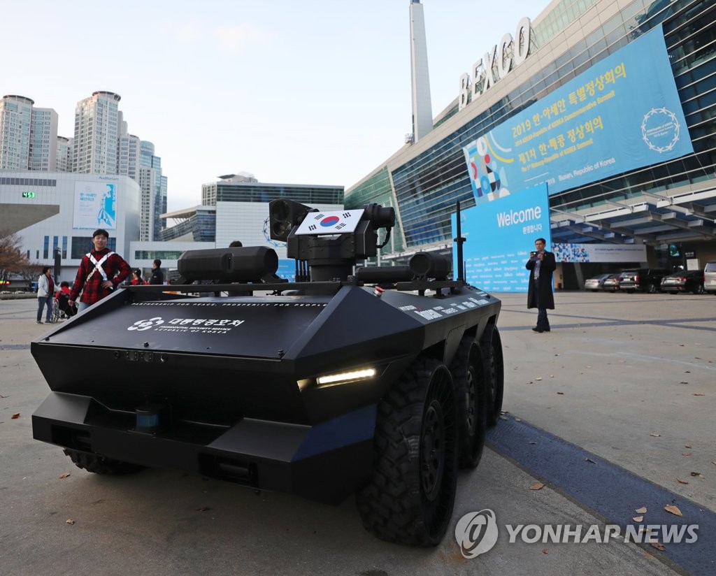 다목적 무인경비차량인 'HR-셰르파'
