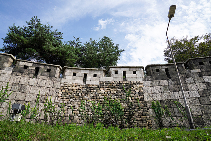 시대별 성벽 축조기술을 볼 수 있는 한양도성 외벽