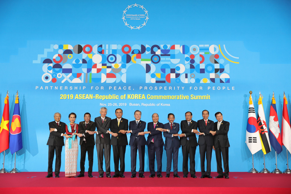 한아세안 경호안전통제단의 특별한 순간을 돌아보는 부산의 마스코트 ‘부비’